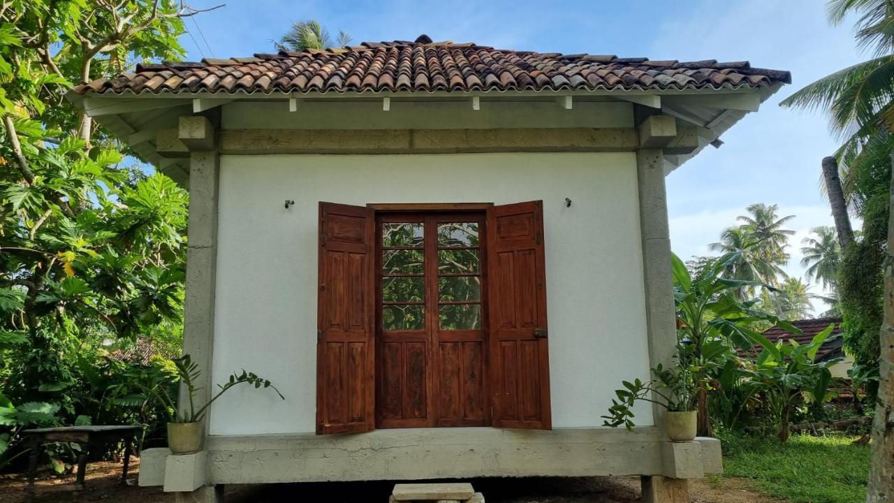 Colive Ahangama Bagian luar foto